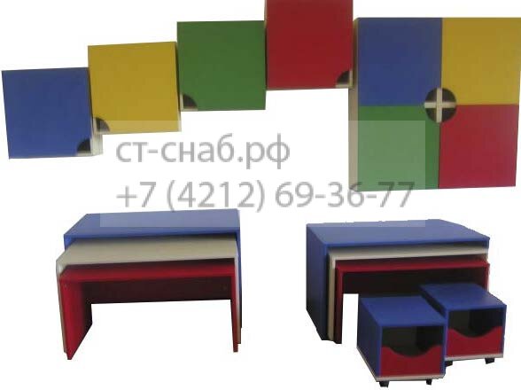 Шкафы навесные и комплект из трех столов с тумбами